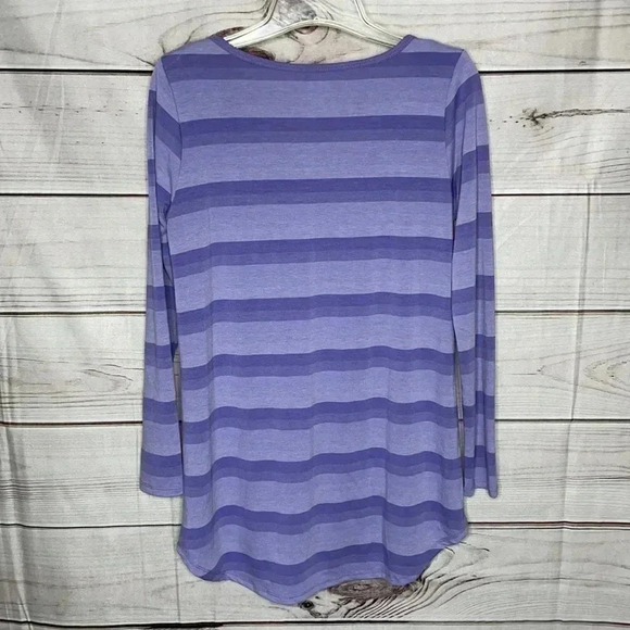 LulaRoe Lynnae Purple Violet Long Sleeve Hi Low Scoop Neck Tunic XS - Picture 2 of 8